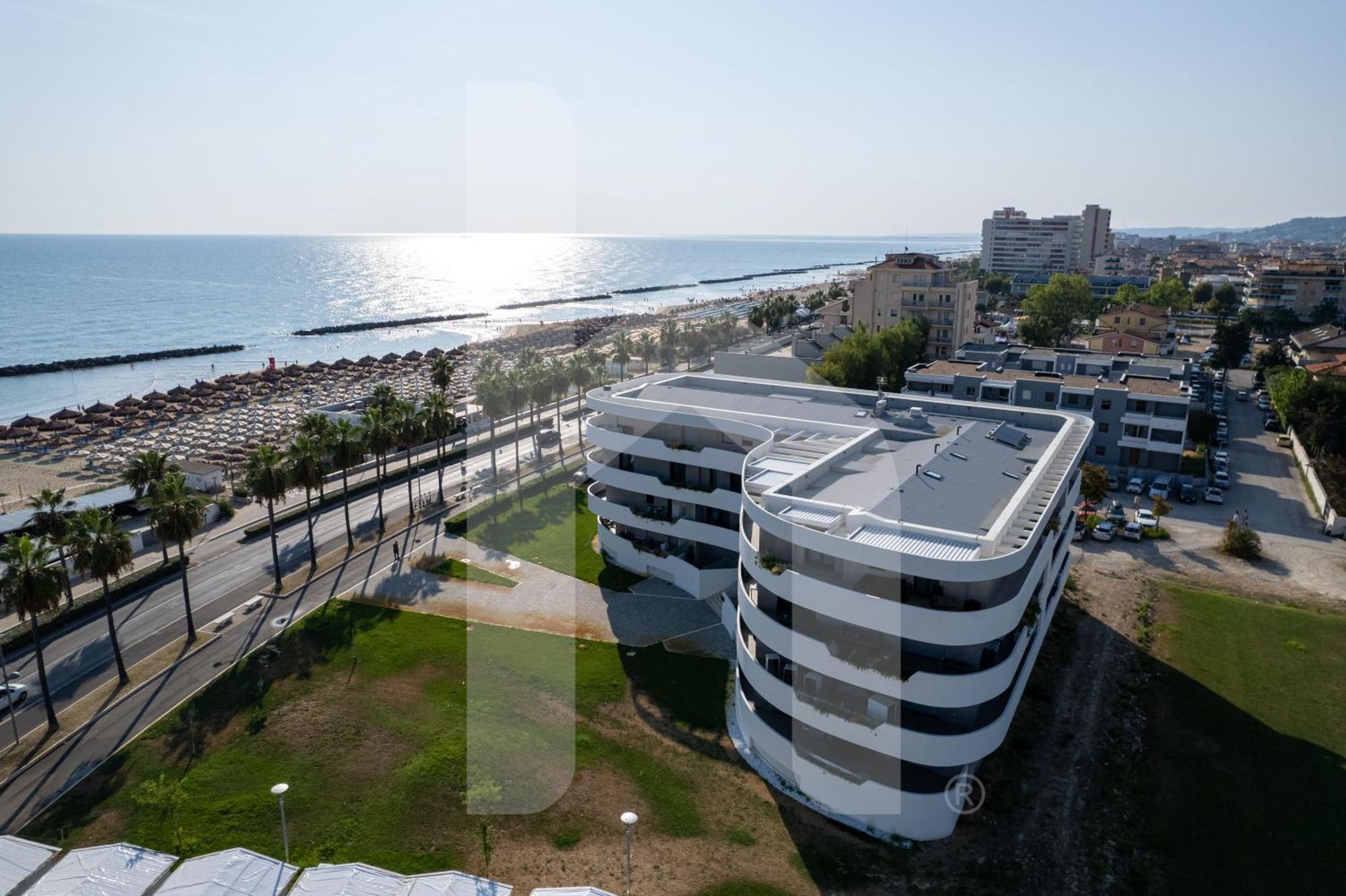 Homiday - Waterfront Montesilvano Marina Exterior foto