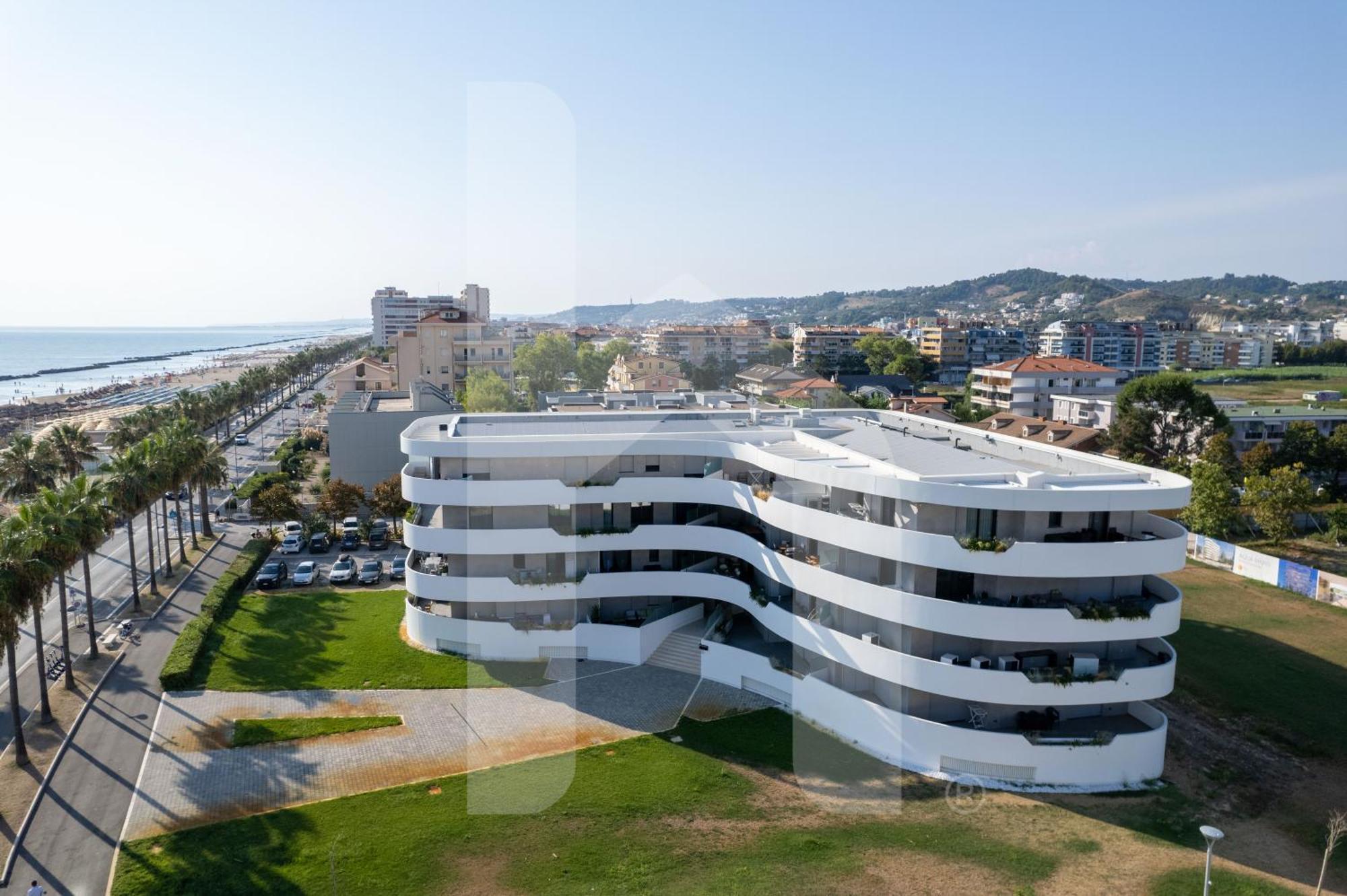 Homiday - Waterfront Montesilvano Marina Exterior foto